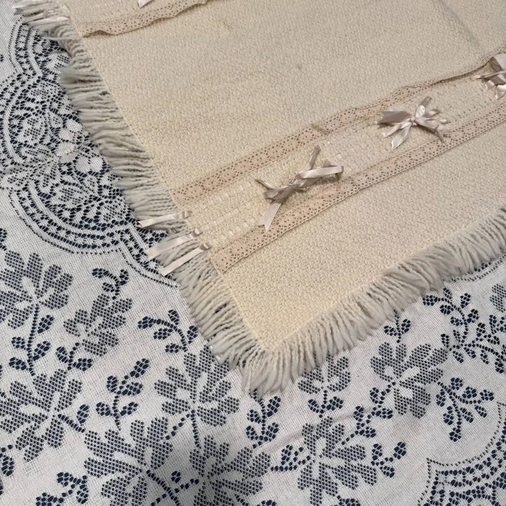 Branigan Weavers Cream Wool Baby Blanket Heirloom Lace‎ Ribbon Bows Fringed Edge